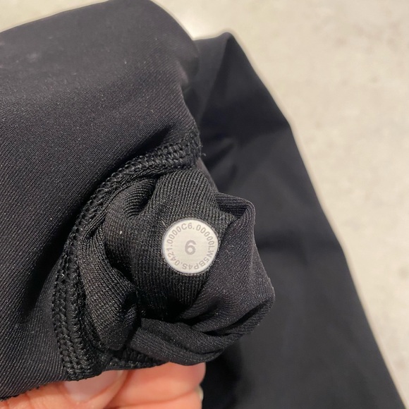 Lululemon Wunder Under HR 28” size 6 - Picture 5 of 5